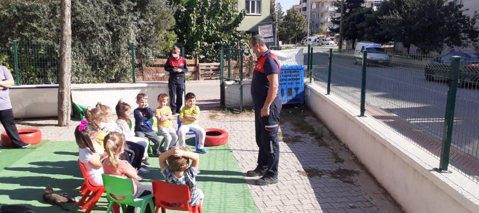 Minik Öğrencilere Yangın Eğitimi