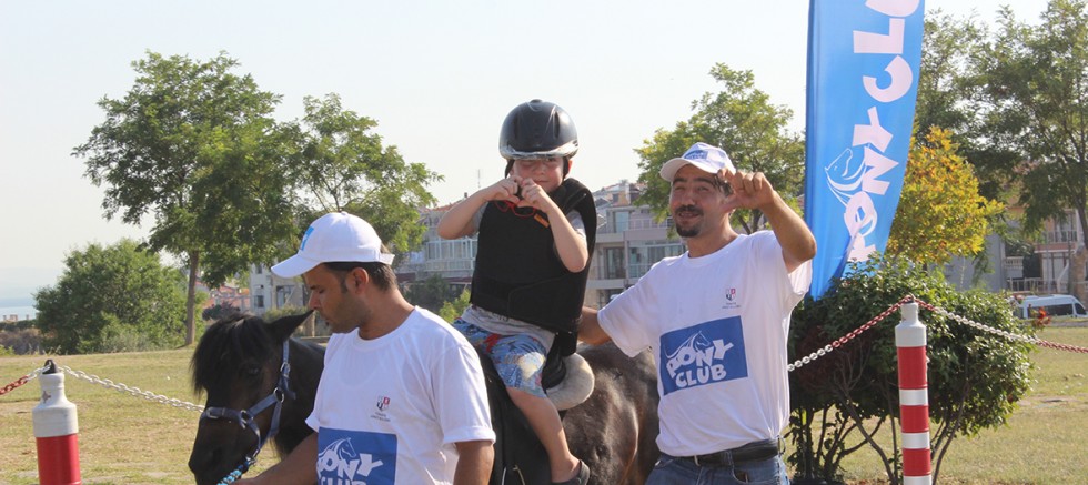 Minikler Midilli Atlara Binerek Eğlendiler