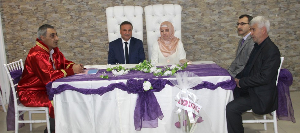 MÜFTÜ ÖZLER’DEN İLK RESMİ NİKÂH