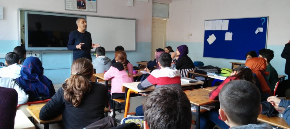 MÜFTÜ ÖZLER’DEN ÖĞRENCİLERE ALTIN ÖĞÜTLER