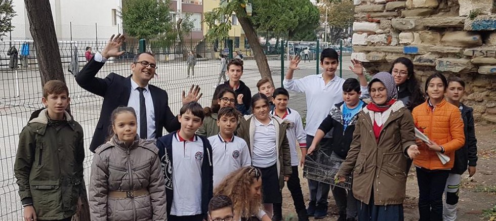 Namık Kemal Ortaokulu Bahçesine Fidan Dikimi