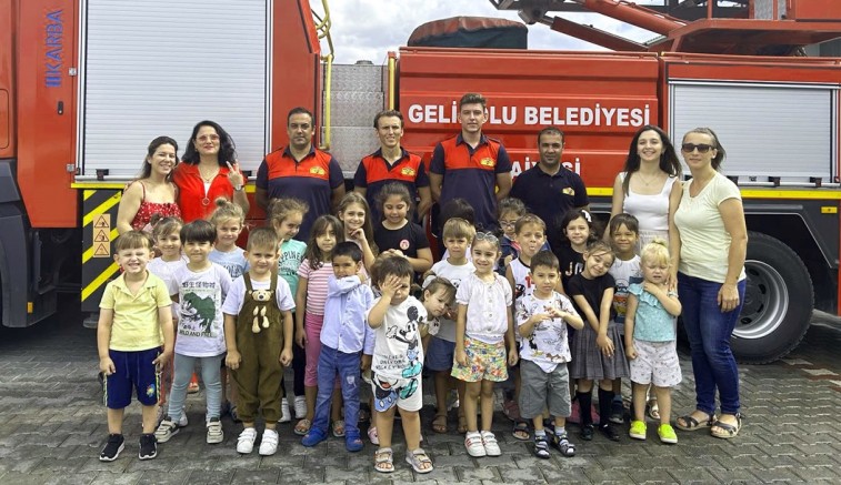 Neşeli Miniklerden İtfaiye Ziyareti