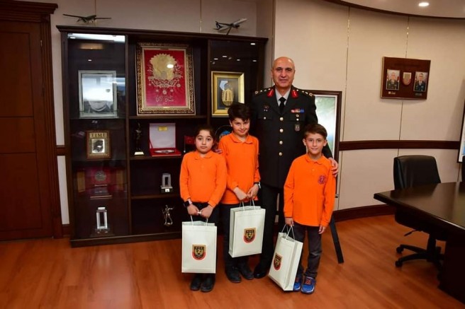 Öğrencilerden Kolordu Komutanı Yaldız’a Ziyaret