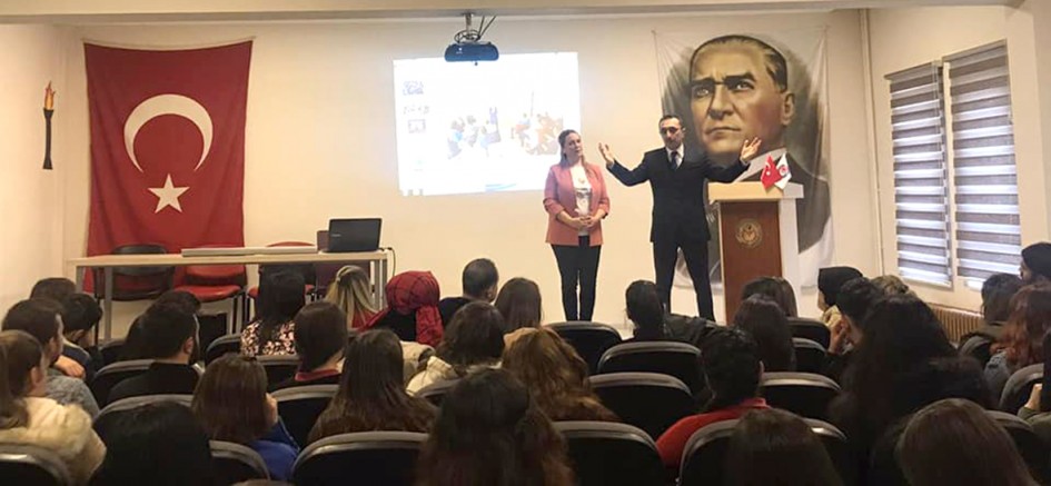 Öğrencilere “21. YüzyılBeceri ve Değerleri” Semineri Verdi