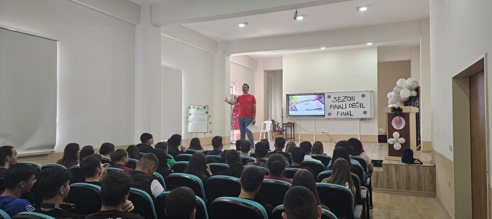 Öğrencilere Yönelik Meslek Semineri Düzenlendi