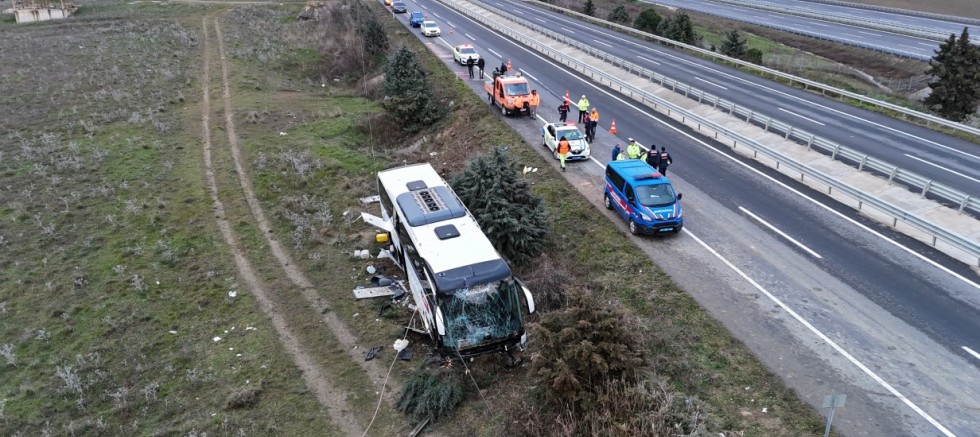 Otobüs Yoldan Çıktı: 40 Yaralı
