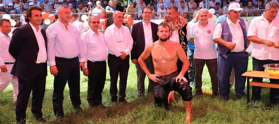 Özacar Çardak Güreşlerine Katıldı