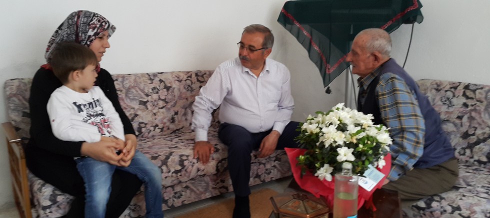 ÖZACAR’DAN “BABALAR GÜNÜ”NDE  ANLAMLI ZİYARETLER