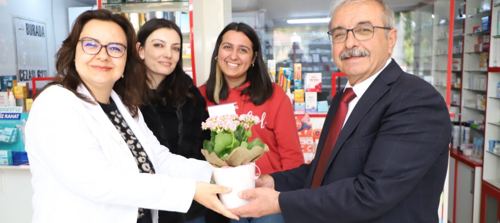 Özacar’dan Eczacılık Günü Ziyareti