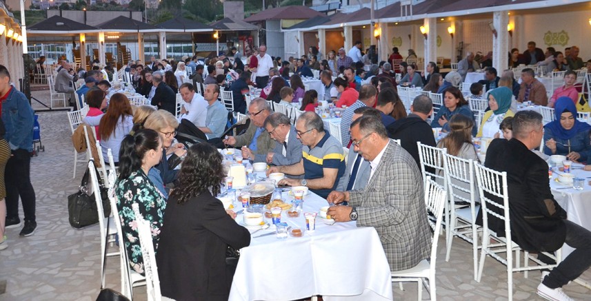 Özacar’dan İkinci İftar Yemeği