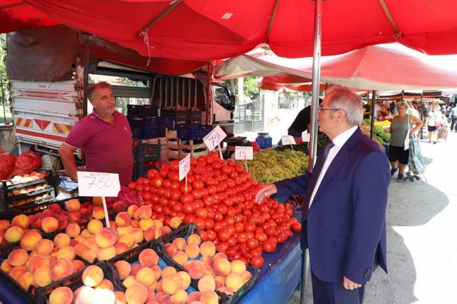 Özacar, Halk Pazarında Vatandaşla Bayramlaştı