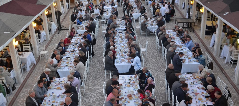 Özacar, İftar Yemeklerine Devam Ediyor