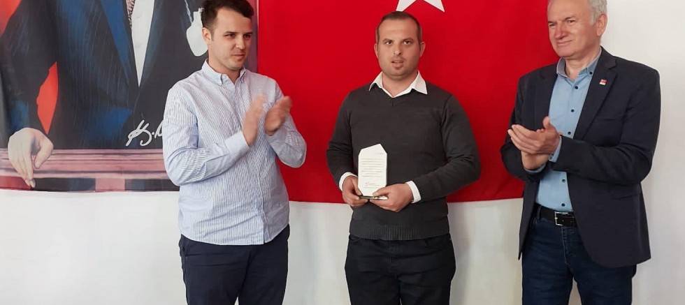 Papatya ve Ekibine Plaket