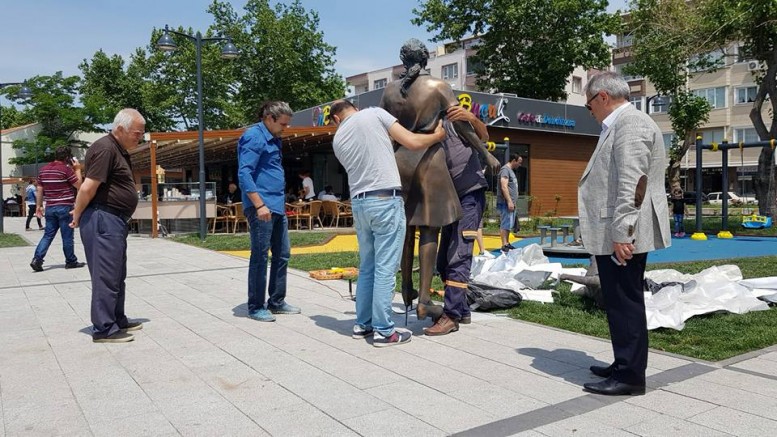 Piri Reis Kordonu,  Heykel Ve Çeşitli Objeler İle Zenginleşiyor