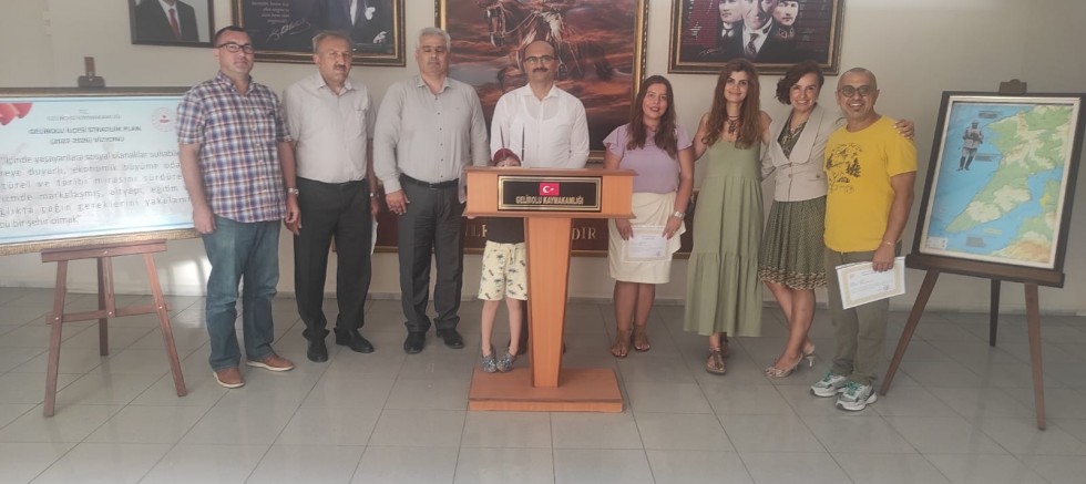 Proje Yürütme Kurulu Üyelerine Başarı Belgesi