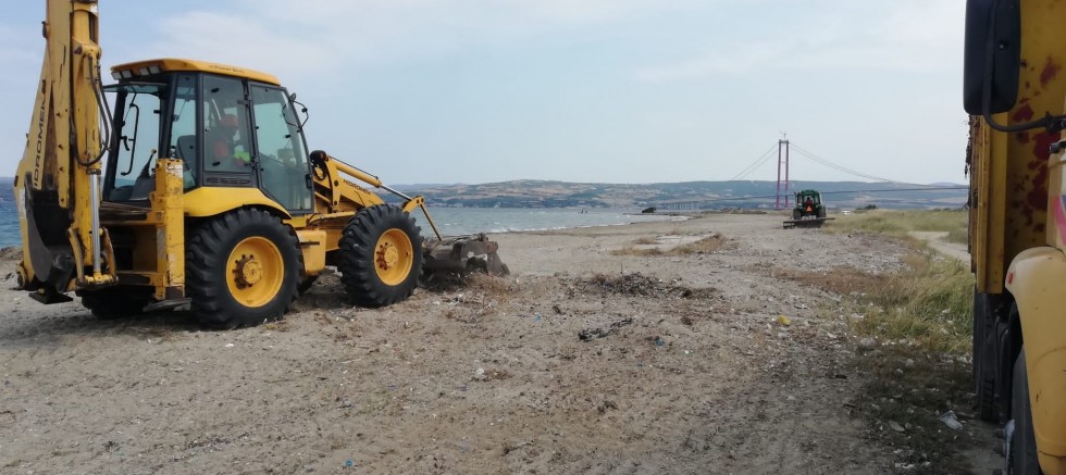 Sahillerde Temizlik  Çalışması Devam Ediliyor