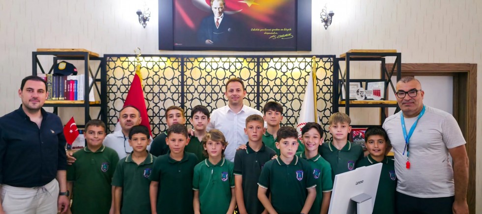 Şampiyon Öğrencilerden Müdür Aydın’a Ziyaret