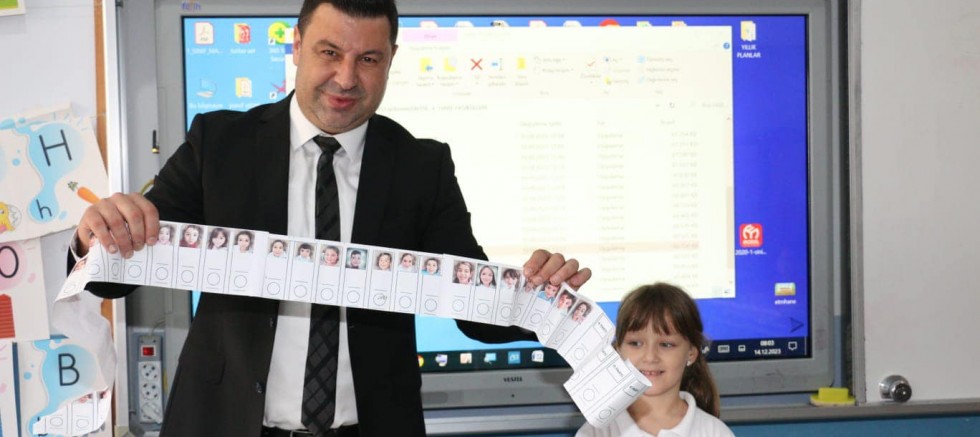 Sınıf Başkanı Seçimi İçin Sandık Başına Gittiler