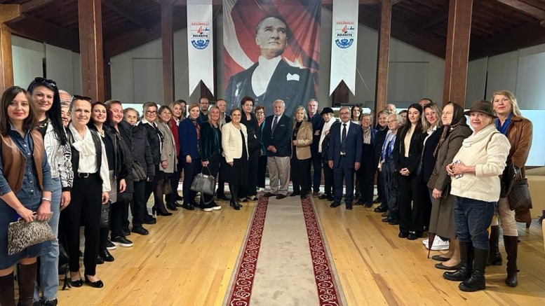 ‘Siyah Beyaz Yıllar- Kartpostallarda Gelibolu’