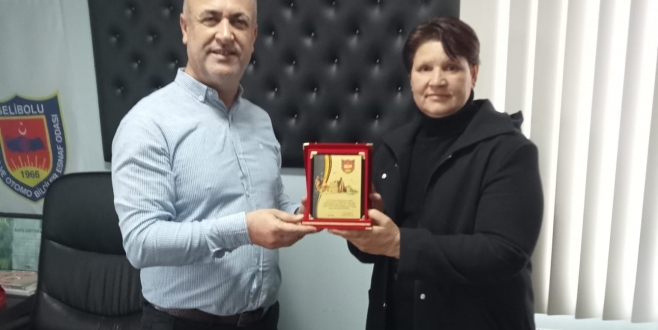 Şoförler Odası’ndan Kadın Sürücüye Plaket