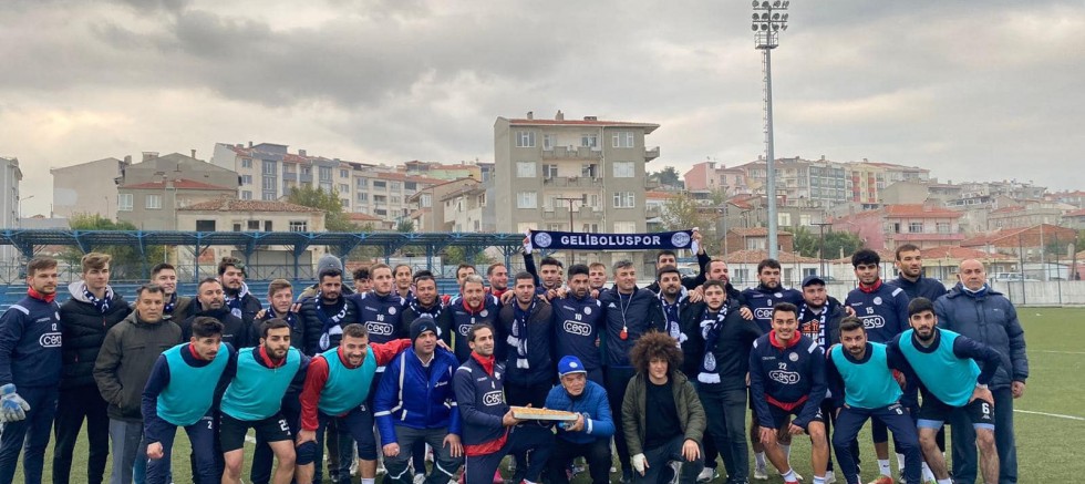 Taraftarlardan Takıma Tatlı Destek