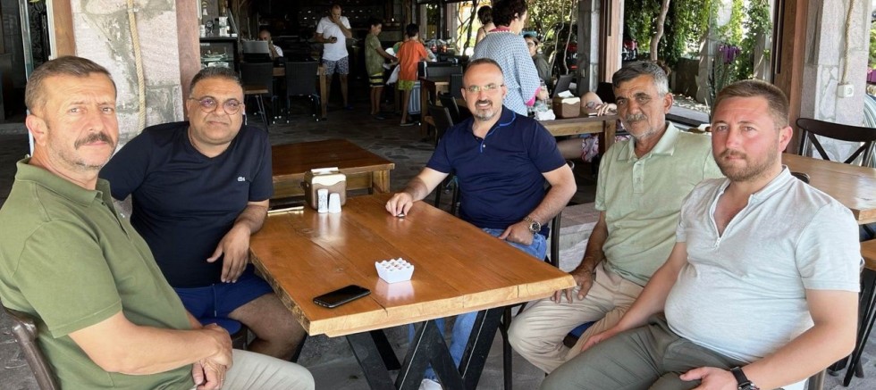 Turan, Assos Bölgesinde Muhtarlar ve İşletmecilerle Bir Araya Geldi