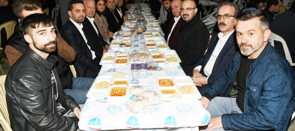 Turan, Memleketi Lapseki’de İftar Yaptı
