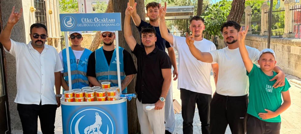 Ülkü Ocakları’ndan Aşure İkramı