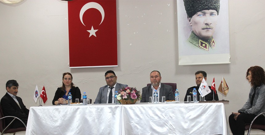 Üniversite Öğrencileri Görme Engelli Öğrencilerle Bir Arada