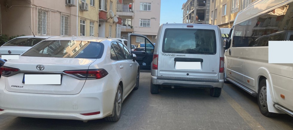 Vatandaş Okul Önündeki Uygunsuz Parklardan Şikayetçi