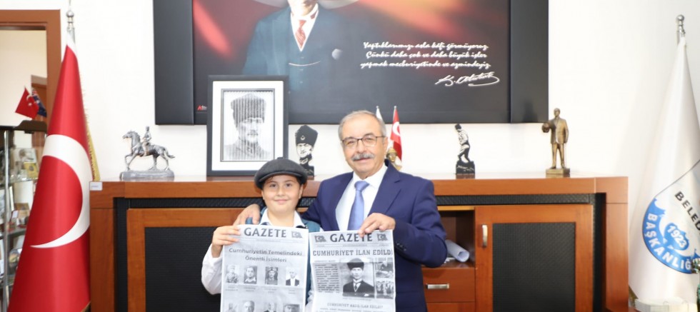 Yazıyor.. Yazıyor... Cumhuriyet’in İlan Edildiği Yazıyor..