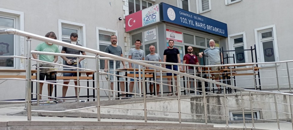 Yeni Eğitim Yılı Öncesi Sıraları Tamir Ettiler