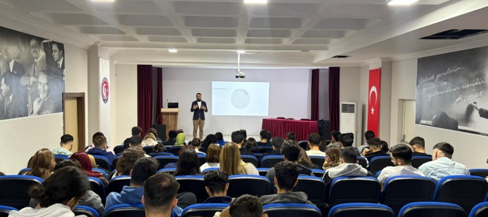 Yurtdışı Deneyimin Önemi ve Olanakları Anlatıldı