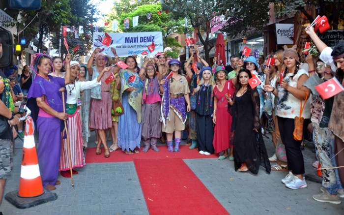 ‘Zaferin Kadınları ve Renkleri’ Defilesi Büyük İlgi Gördü