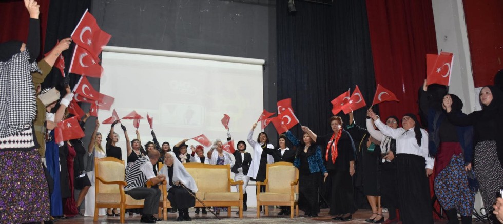 ‘Zamansız Kadınlar’ Tiyatral Konferansı Düzenlendi