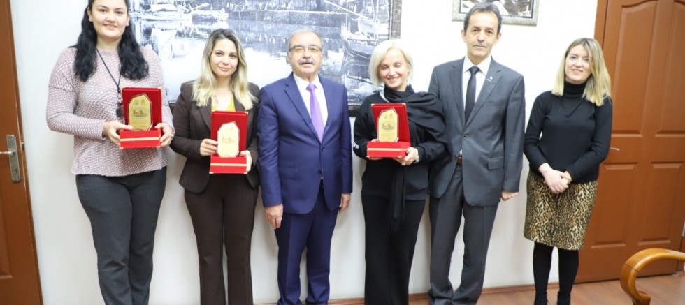 Zeka Oyunları Eğitmenlerine Plaket Verildi