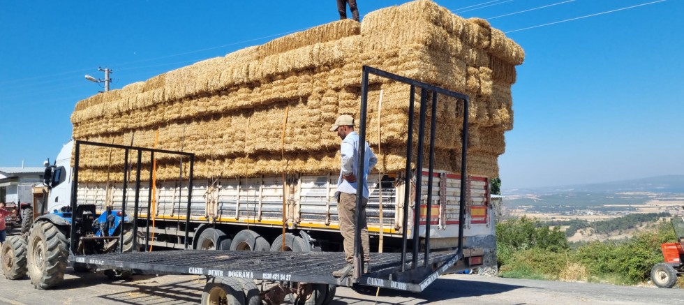 Ziraat Odası’ndan Balya Yardımı